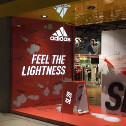 Window-Display-vaao-advertising-adidas